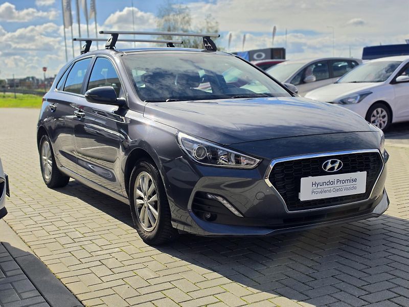 Hyundai i30 (2019) 1,4i 73kW HB - fotka 6 z 19