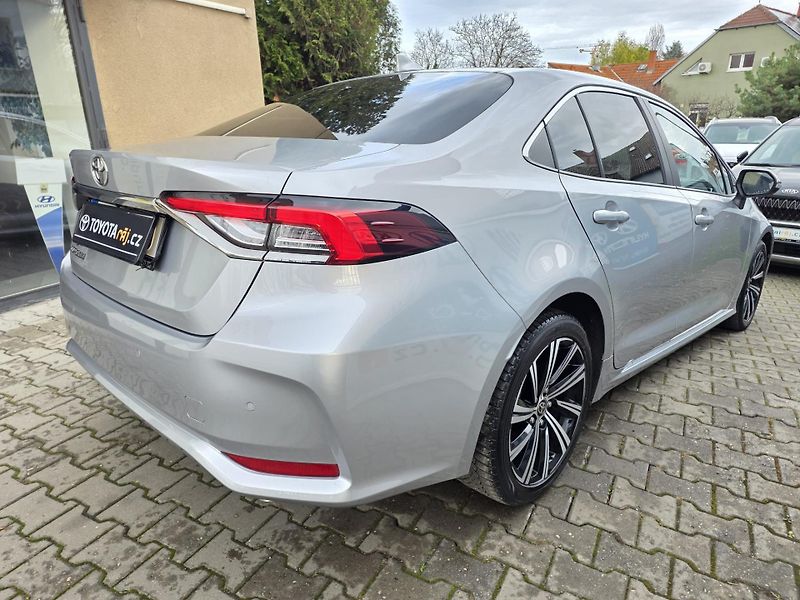 Toyota Corolla  1,5 VVT-i V ZÁRUCE-KAMERA - fotka 6 z 18
