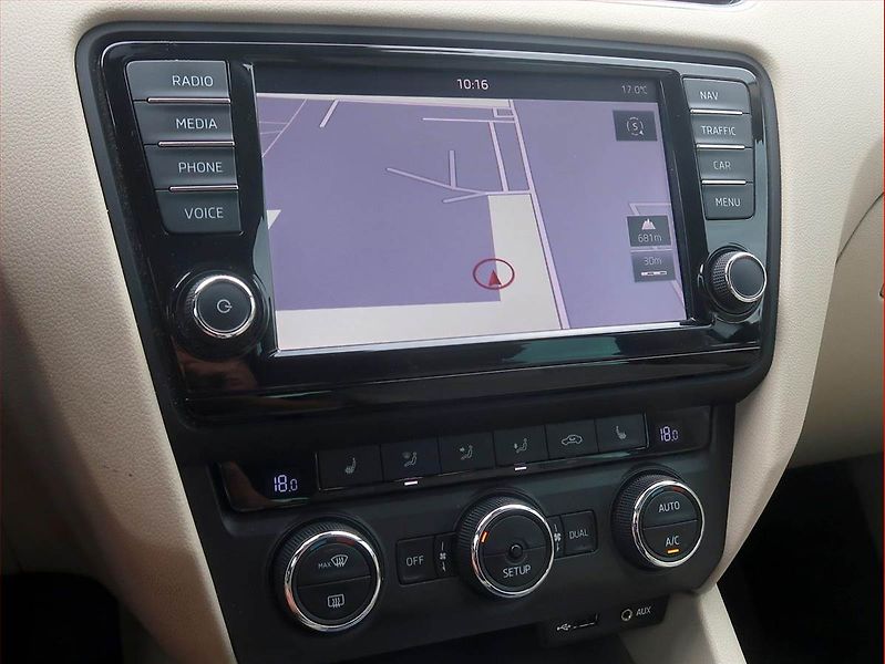 Škoda Octavia (2014) Elegance 2.0 TDI, 4X4 - fotka 12 z 17