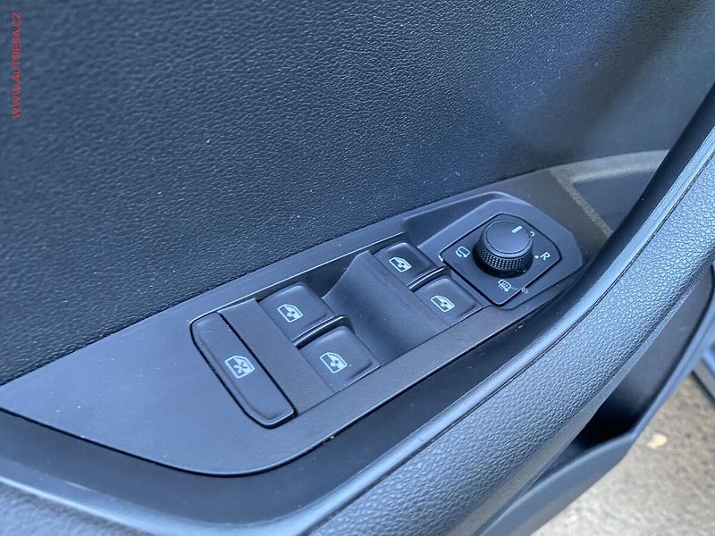 Škoda Karoq (2022) 1.5 TSi, Ambition, DSG, LED - fotka 13 z 20