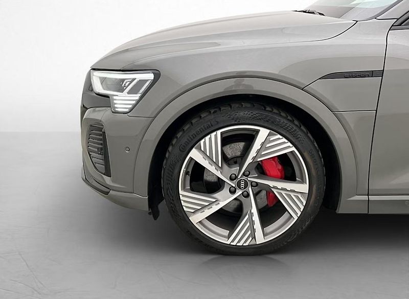 Audi Q8 e-tron 55 Q 360k Pano Matrix 4 zóny   - fotka 35 z 36