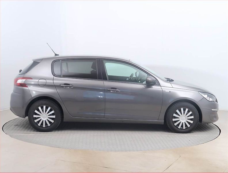 Peugeot 308 (2017) 1.6 BlueHDi, Navi, Tempomat - fotka 6 z 14