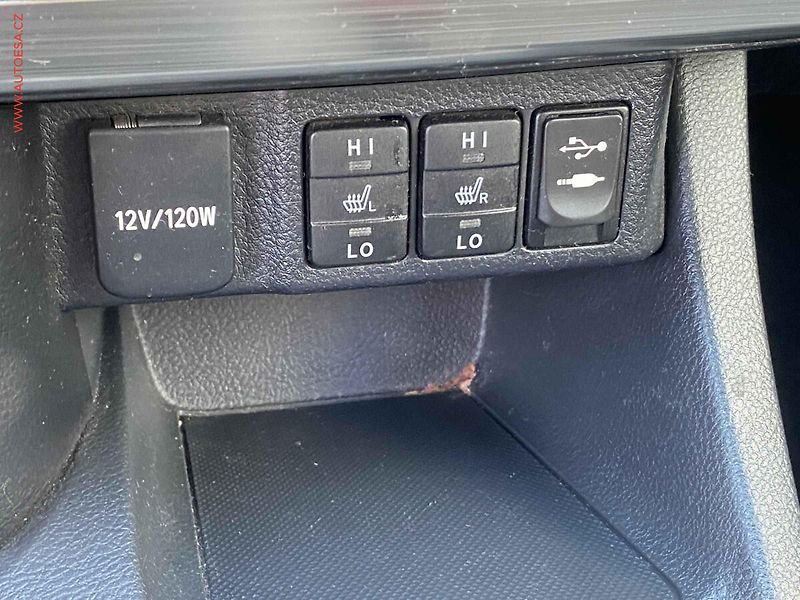 Toyota Auris (2013) 1.6i, 1.maj,ČR, Active - fotka 15 z 21