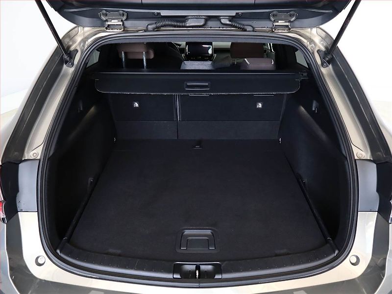 Toyota Corolla (2022) 1.8 Hybrid - fotka 12 z 20