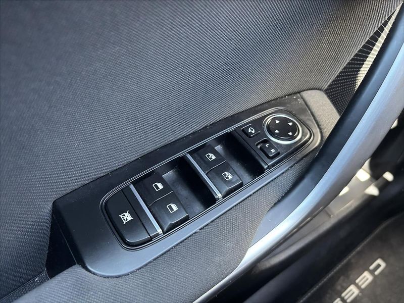 Kia Ceed 1,5 TGDi 118kW AT TOP NAVI - fotka 32 z 44