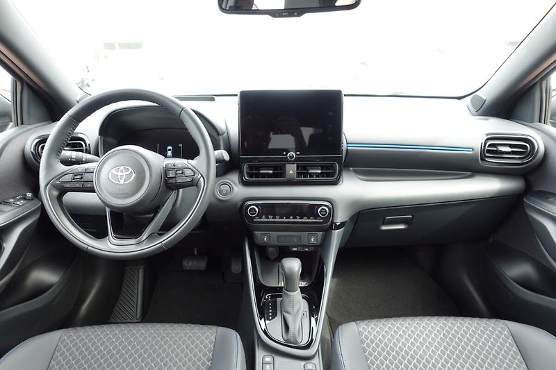 Toyota Yaris HSD Premiere Edition druhá sad - fotka 10 z 38