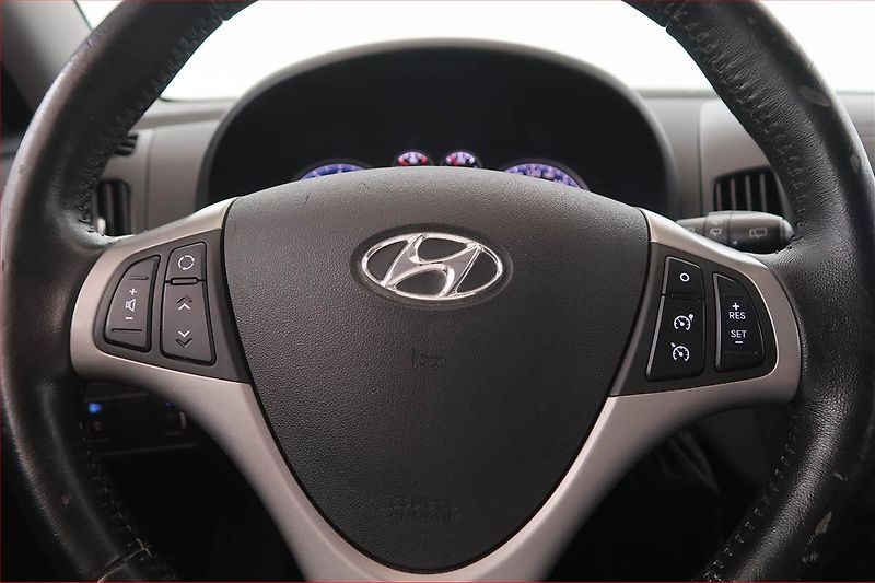 Hyundai i30 (2011) 1.4 CVVT, ČR,1.maj, Tempomat - fotka 14 z 15