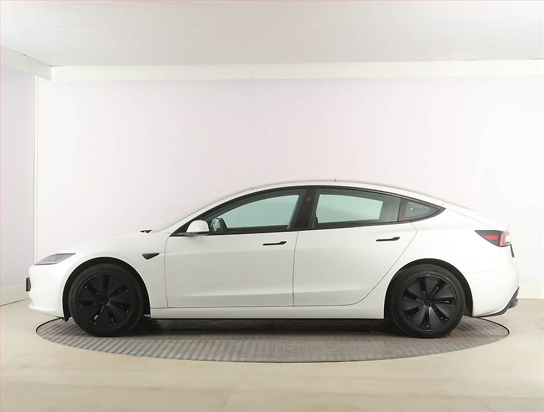 Tesla Model 3 (2023) Standard Range 60kWh, SoH 98% - fotka 3 z 32