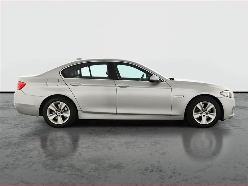 BMW Řada 5 (2014) 520d, Automat, Kůže, Tempomat - fotka 6 z 20