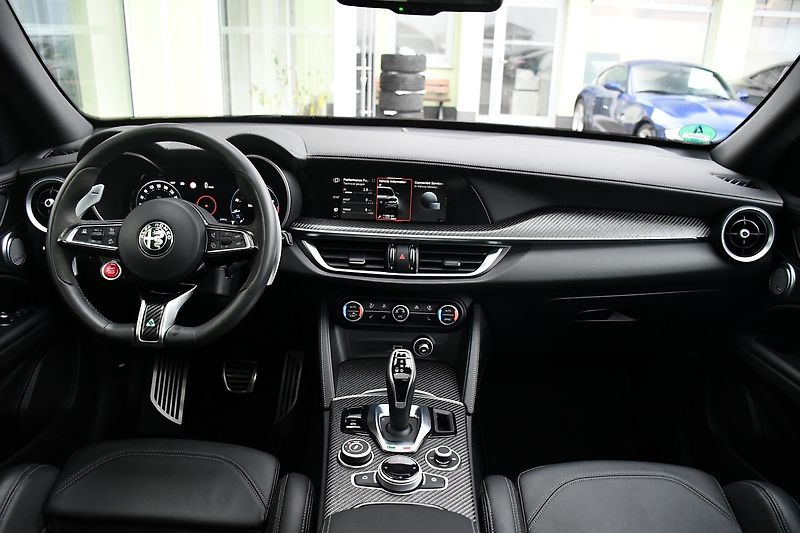 Alfa Romeo Stelvio 2.9V6 Bi-T.382 kW QUADRIFOGLIO - fotka 5 z 46