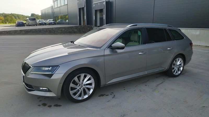Škoda Superb 2.0TDI,LK,4X4volat-608 081 843 - fotka 8 z 21