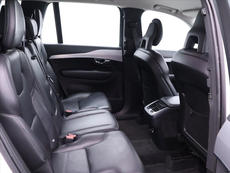 Volvo XC90 2,0 D4 140kW CZ LED Momentum - fotka 13 z 31