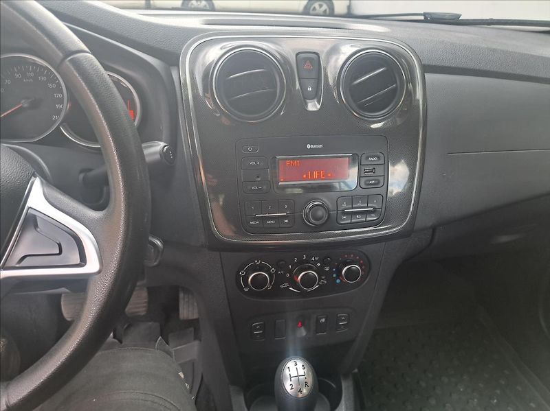 Dacia Sandero 1,0 SCe - fotka 22 z 35