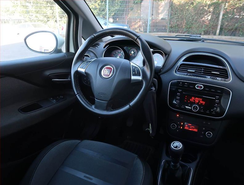 Fiat Punto Evo (2010) 1.2, nová STK, jezdí dobře - fotka 7 z 15