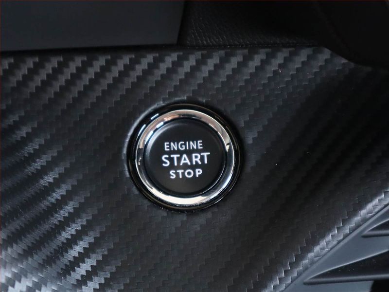 Peugeot 2008 (2021) 1.2 PureTech, Automat - fotka 19 z 24