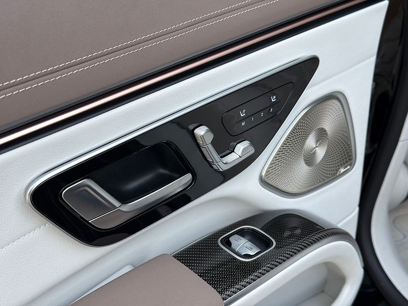 Mercedes-Benz EQS 53 4MATIC+ Electric Art Editio - fotka 33 z 48