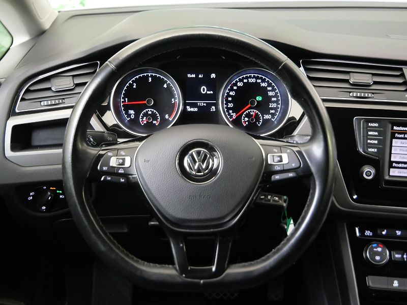 Volkswagen Touran - fotka 17 z 26