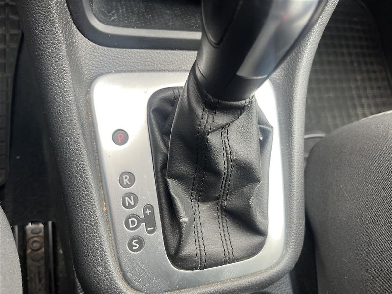Volkswagen Sharan 2,0 TDi DSG 130KW KLIMA SERVIS - fotka 21 z 38