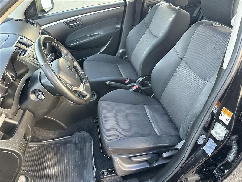 Suzuki Swift 1,2 4x4 - fotka 11 z 19