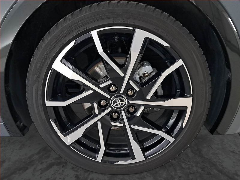 Toyota Prius (2024) 2.0 Plug-in Hybrid - fotka 15 z 22
