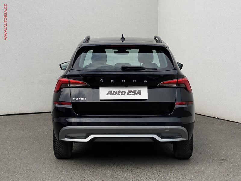 Škoda Kamiq (2023) 1.0 TSi, Ambition, DSG - fotka 5 z 18