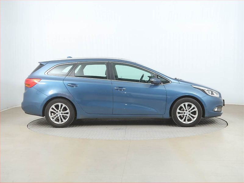 Kia Ceed (2012) 1.6 CRDi, Tempomat - fotka 6 z 14
