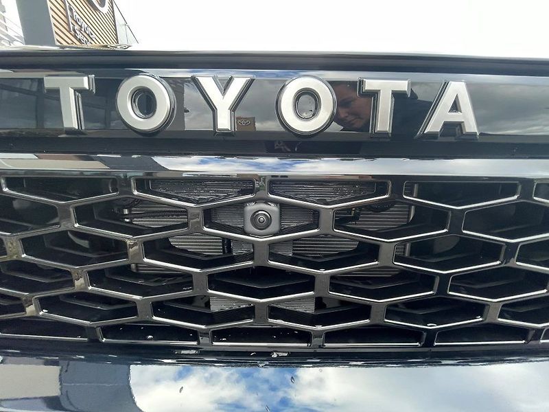 Toyota Hilux 2.8D automat Invincible - fotka 12 z 29