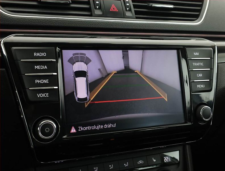 Škoda Superb (2016) Laurin&Klement 2.0 TDI 4x4 - fotka 14 z 17
