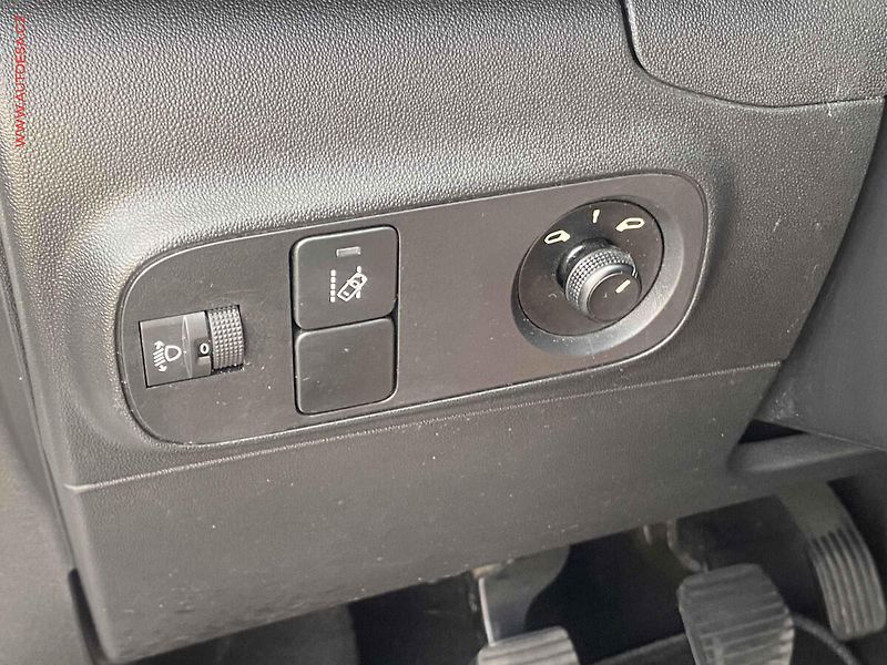 Citroën C3 (2022) 1.2 PT, AC, tempo - fotka 13 z 17