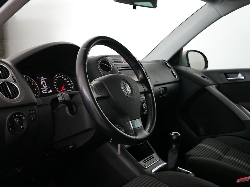 Volkswagen Tiguan - fotka 15 z 25