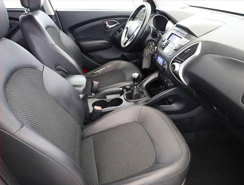 Hyundai ix35 (2012) 2.0 CRDi, 4X4, Tempomat - fotka 7 z 16