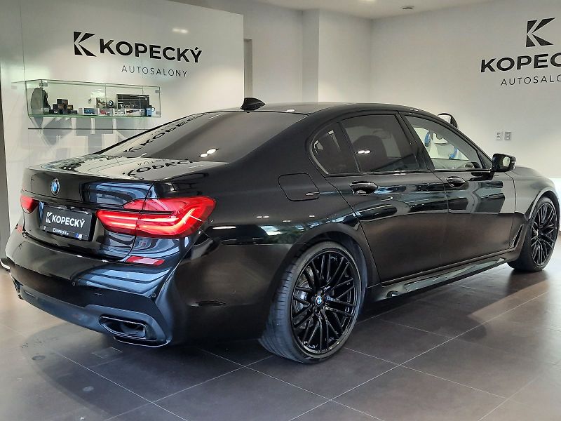 BMW Řada 7 (2018) 730d xDrive M Sport - fotka 5 z 12
