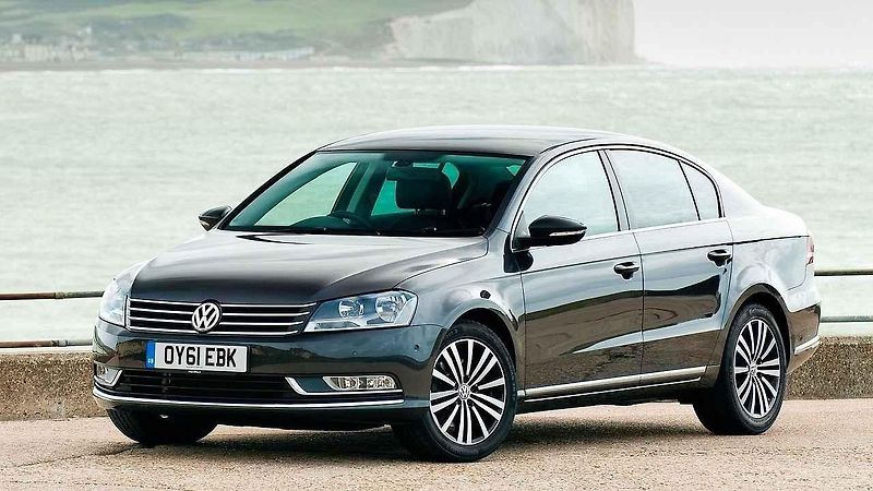 Volkswagen Passat s pořadovým číslem 4 dealeři prodávali mezi roky 1993 až 1996