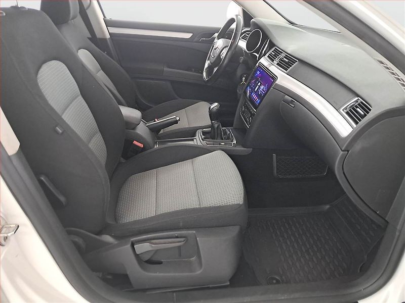 Škoda Superb (2011) 1.6 TDI, Tempomat - fotka 9 z 16