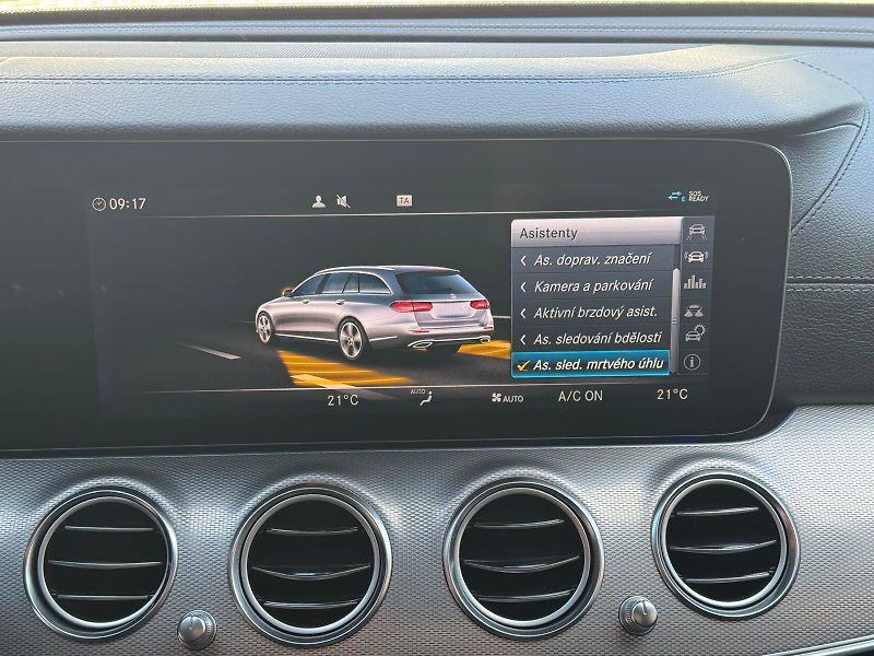 Mercedes-Benz Třídy E E220d-4M-AMG-ČR - fotka 19 z 28