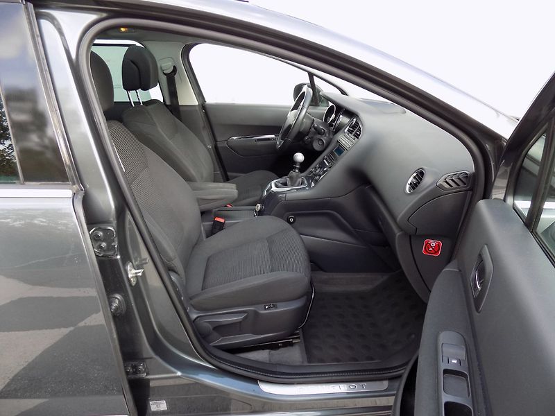 Peugeot 5008 (2014) 1.6Ti/LED/PANO/Head-up/Klima/ - fotka 14 z 35