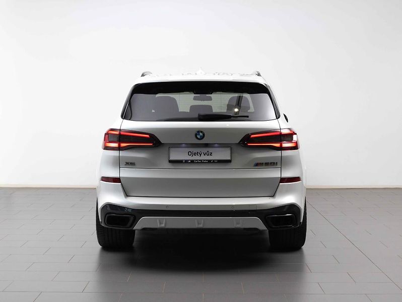 BMW X5 M50i - fotka 4 z 23