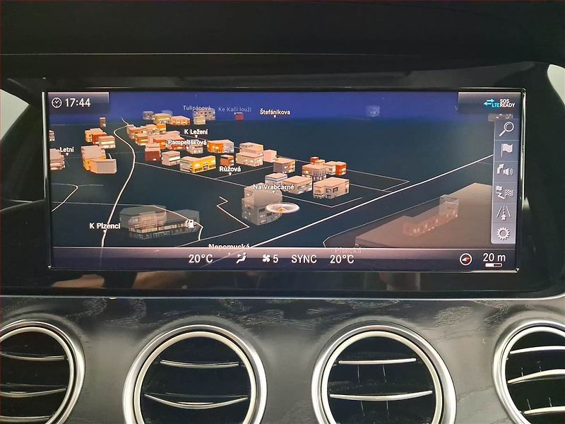 Mercedes-Benz Třídy E (2018) E 200 - fotka 13 z 23