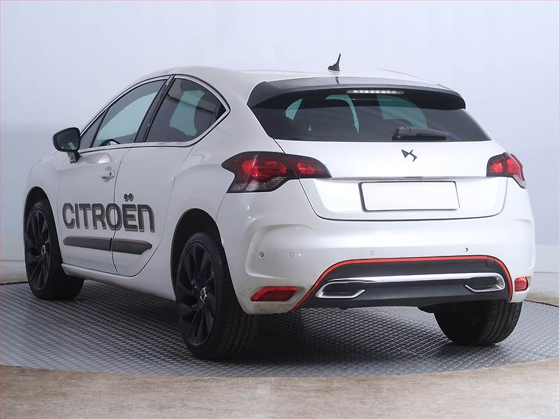 Citroën DS4 (2011) 2.0 BlueHDI, Navi, Xenony - fotka 4 z 21