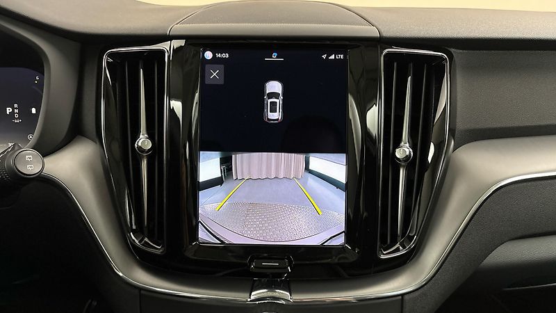 Volvo XC60 2.0 B4 AUT AWD Core - fotka 12 z 28