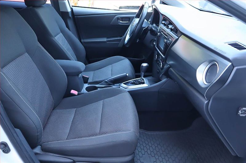 Toyota Auris (2013) 1.6 Valvematic, Automat, Navi - fotka 9 z 24