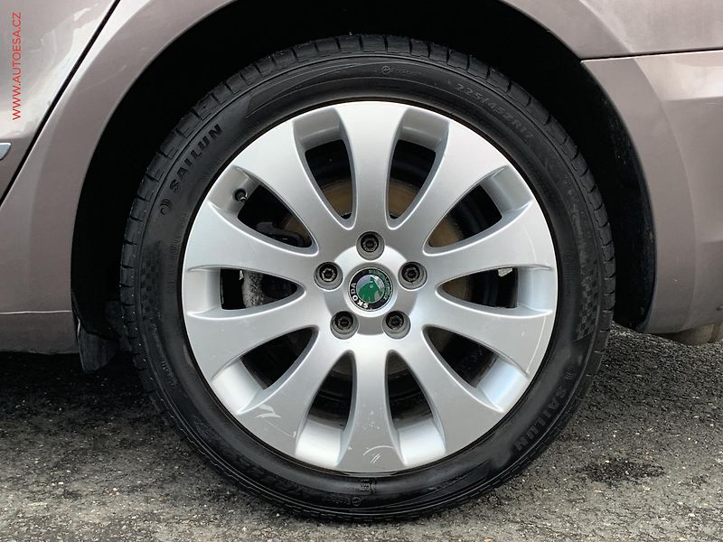 Škoda Superb (2010) 2.0 TDi, DSG, navi, xenon - fotka 22 z 23