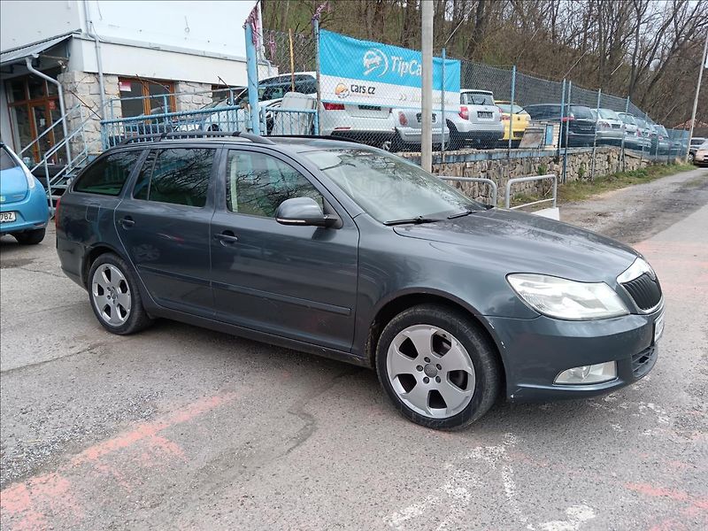 Škoda Octavia 2,0 TDi CR  Elegance - fotka 13 z 22