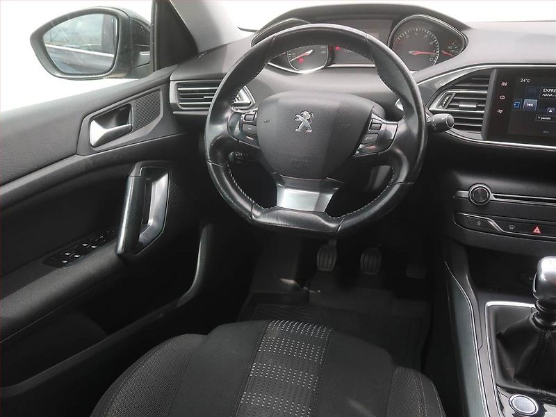 Peugeot 308 (2016) 1.2 e-THP, Serv.kniha - fotka 7 z 17