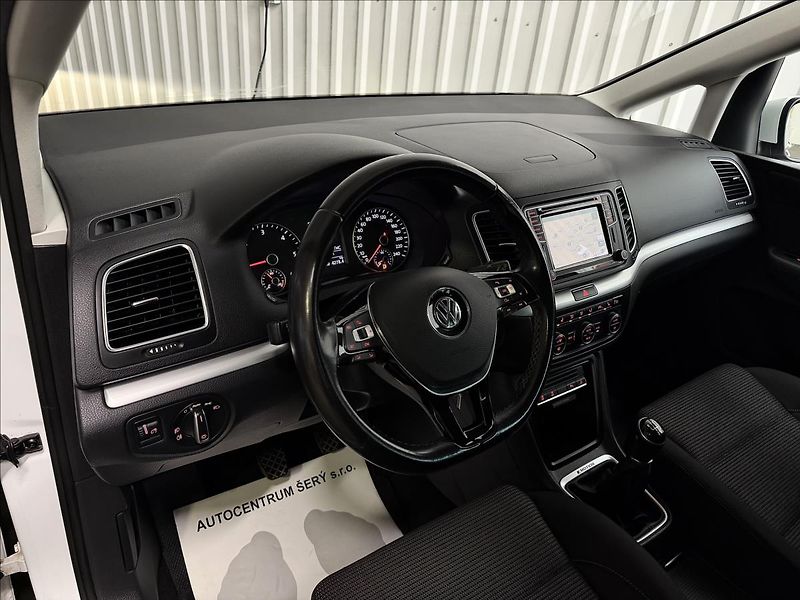 Volkswagen Sharan 2.0TDI 110kW 4MOTION MANUÁL 1M - fotka 15 z 38