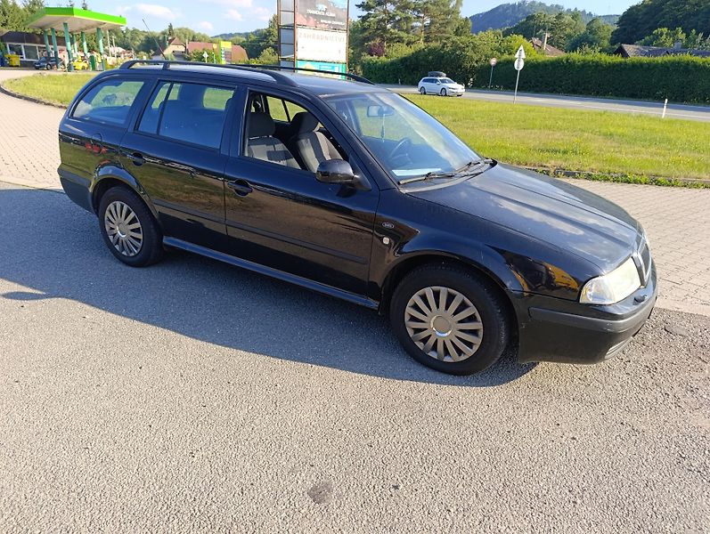 Škoda Octavia (2002) 2.0 MPi combi tažné klima - fotka 1 z 14