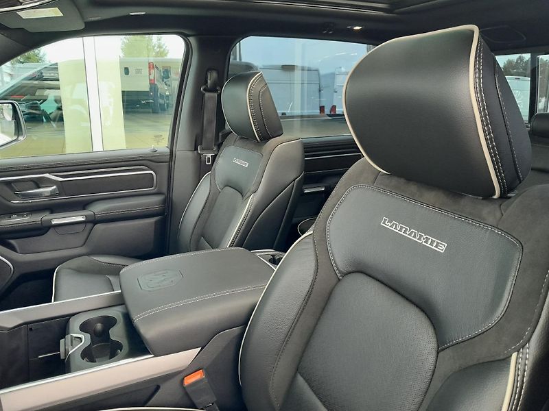 Dodge RAM (2024) 1500, 5.7 V8  Laramie - fotka 23 z 43