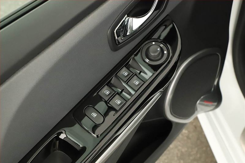 Renault Clio (2013) 1.2 TCe, Automat, Tempomat - fotka 15 z 17