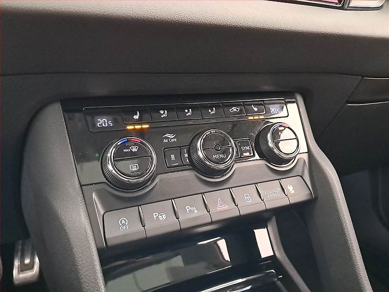 Škoda Karoq (2017) Style 2.0 TDI, 4X4, Automat - fotka 13 z 20