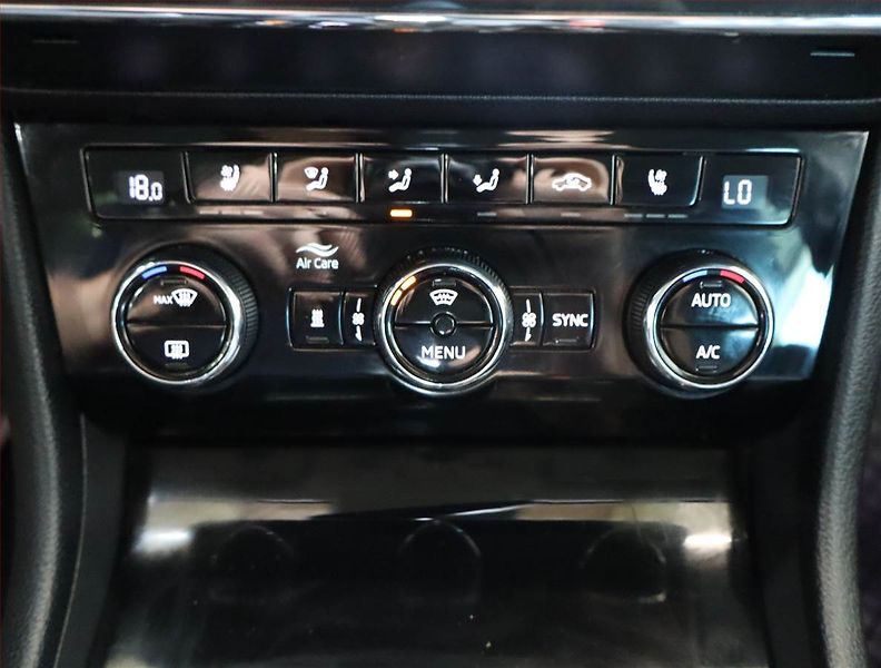 Škoda Superb (2018) Laurin&Klement 2.0 TDI, 4X4 - fotka 23 z 28